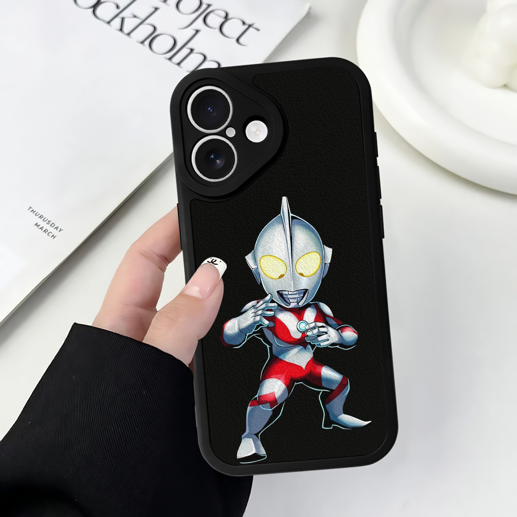 （画像用） ウルトラマン Ultraman 【iPhone 16シリーズ対応】シリコンスマホケース（レザー調） 材質：シリコン